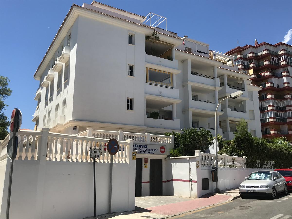 Apartamento Los Nidos ตอร์เรโมลิโนส ภายนอก รูปภาพ