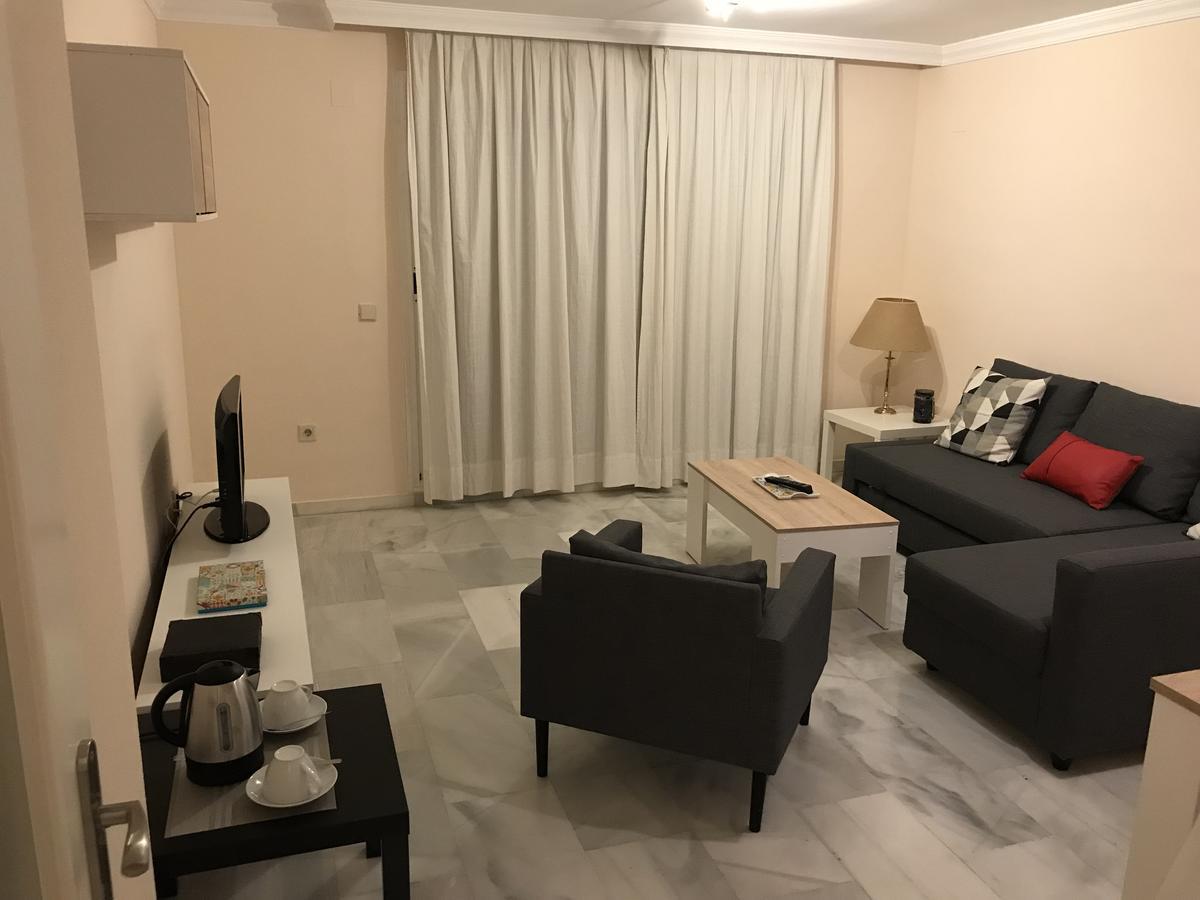 Apartamento Los Nidos ตอร์เรโมลิโนส ภายนอก รูปภาพ